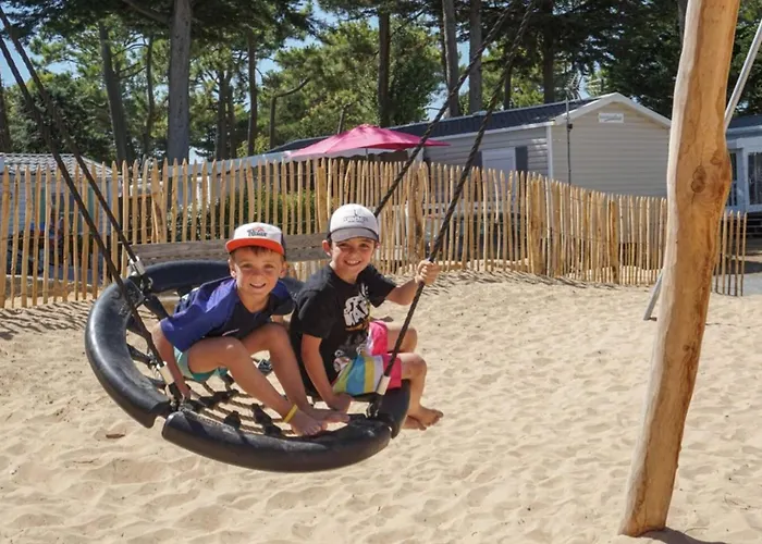 Camping Mobil 4 Pers à - Api-1-52-1465 *